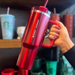 NEW Stanley & Starbucks Limited Holiday Red Quencher 40oz Tumbler Flowstate H2.0